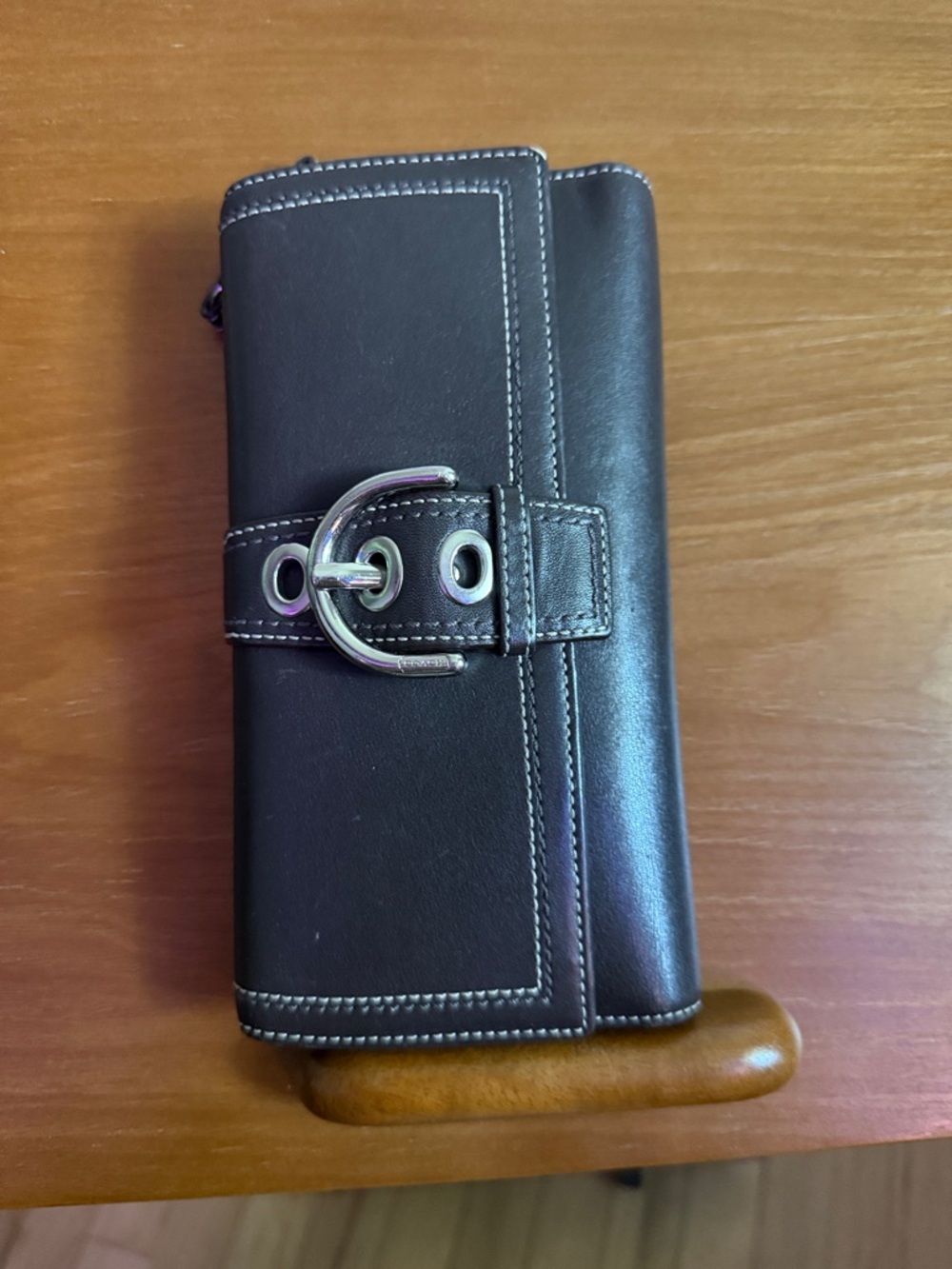 Vintage Coach soho trifold leather wallet stitch detail silver buckle Y2K